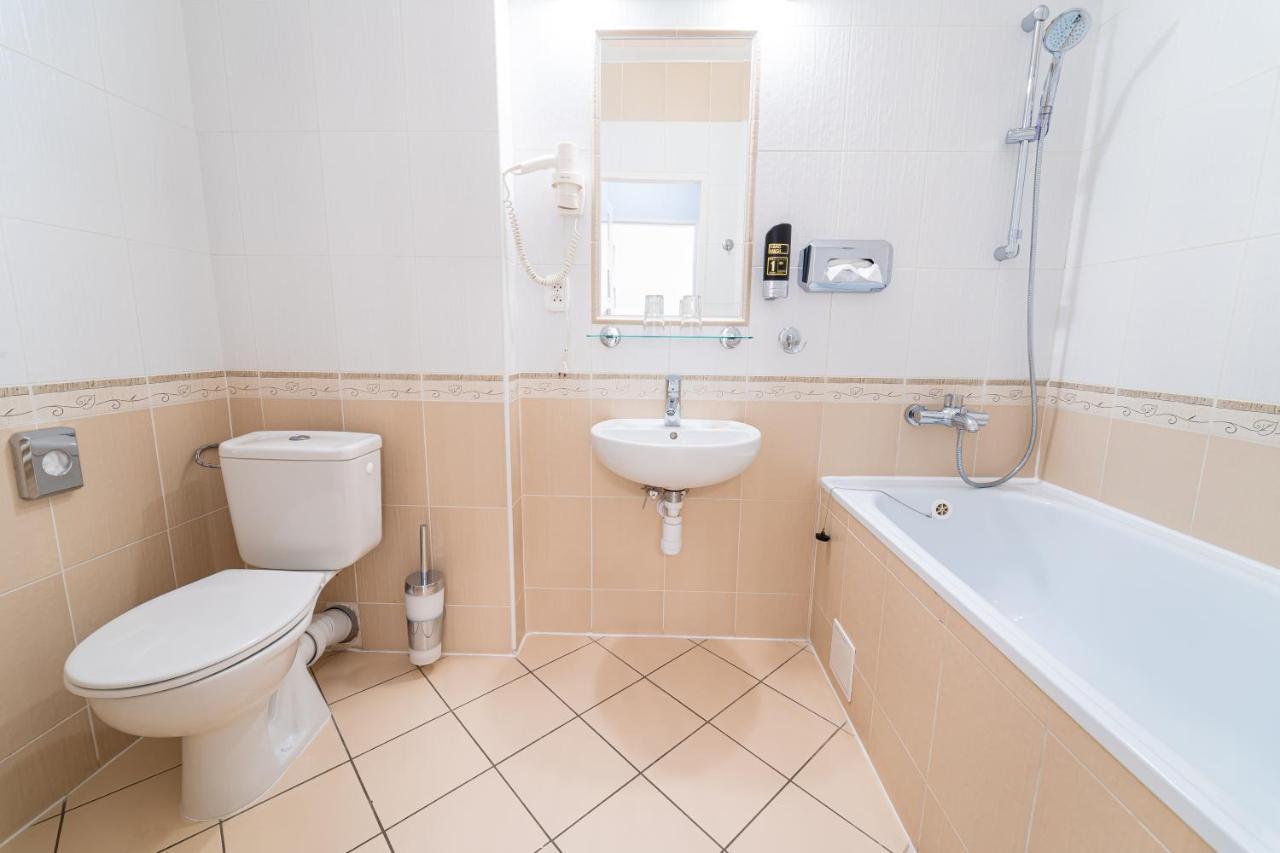 Hotel Artin Bardejov Luaran gambar
