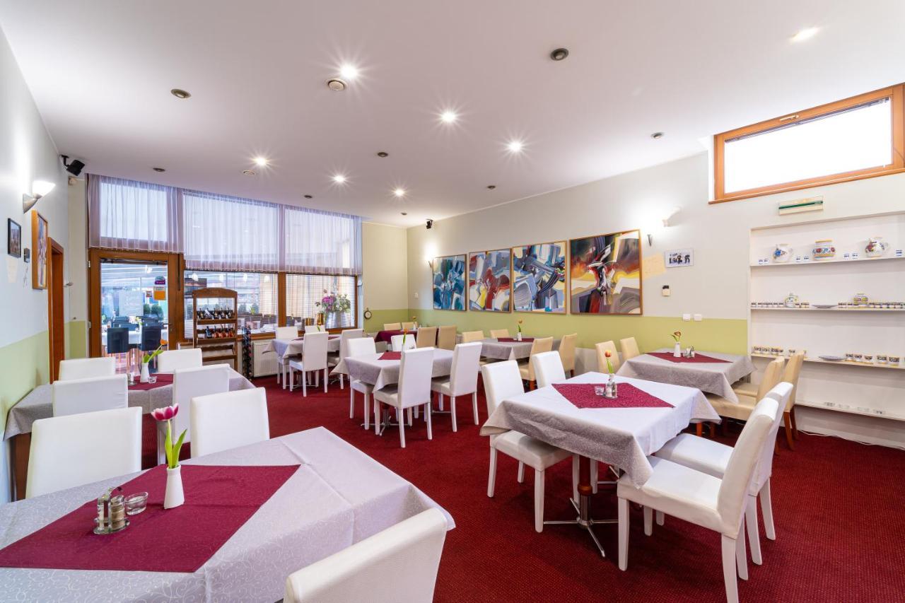 Hotel Artin Bardejov Luaran gambar