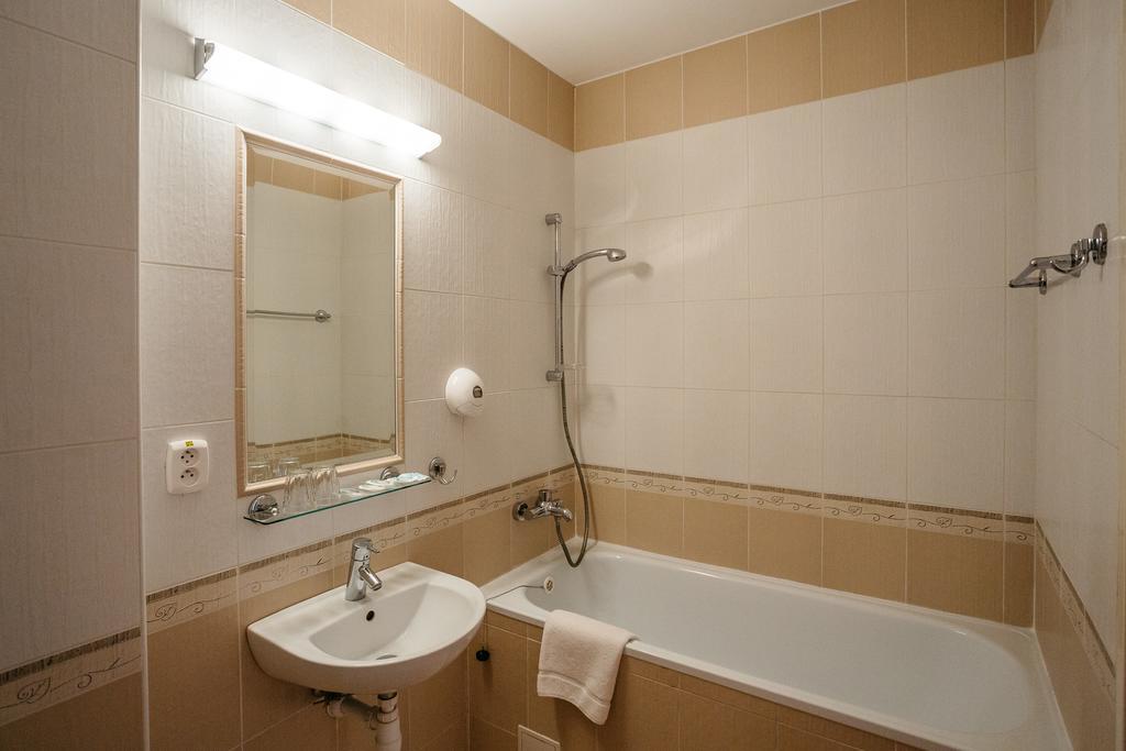Hotel Artin Bardejov Luaran gambar